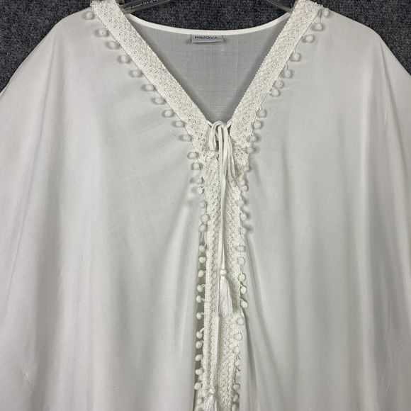 Bindya Coverup White Flowing Kimono Sleeve Crochet Lace Pom-poms Tassels OS - Picture 3 of 10
